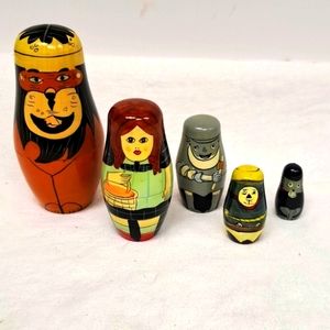 - Vintage Russian "Wizard Of Oz " set of 5 wood nesting dolls hand painted